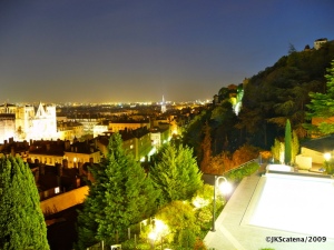 Vista noturna de Lyon, a partir do Villa Florentina