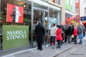 London: Marks & Stencils Shop, Queuing